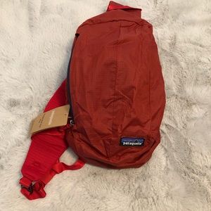 NWT Ultralight Black Hole Sling 8L - Rincon Red